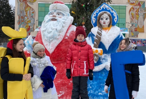 Изображение - Молодёжная творческая команда Дома техники провела акцию "Новогоднее стихотворение"