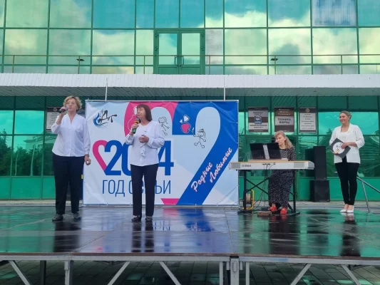 Изображение - "Я памятник себе воздвиг нерукотворный..."под таким названием на площади Дома техники прошел концерт, посвященный 225-летию А.С. Пушкина и дню русского языка.