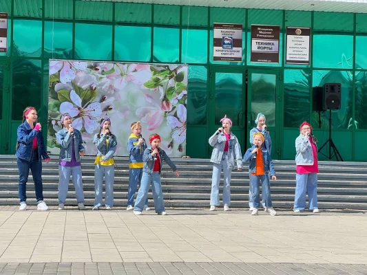 Изображение - 1 мая, в День Весны и Труда, на площади Дома техники было по праздничному весело и шумно
