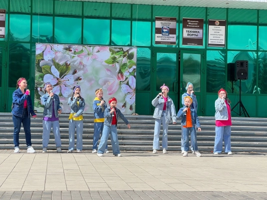 Изображение - 1 мая, в День Весны и Труда, на площади Дома техники было по праздничному весело и шумно