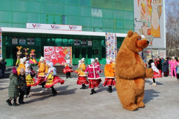Изображение - Широкая Масленица прошла на площади Дома техники весело и ярко