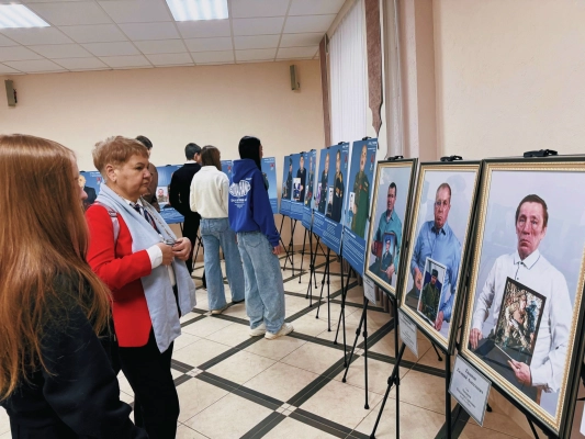 Изображение - Выставку «Отец героя» посетили новые гости!