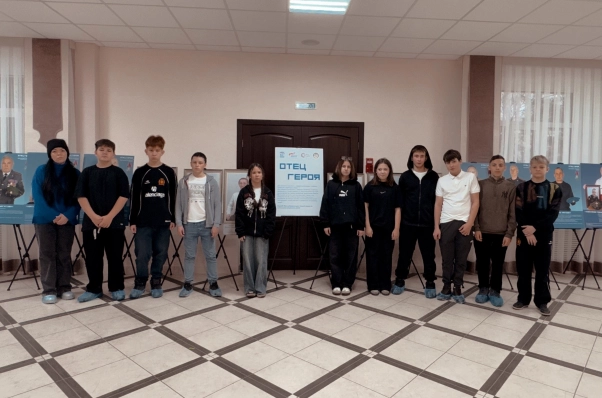 Изображение - Республиканскую передвижную выставку «Отец героя» посетили ученики 7 класса школы №18.