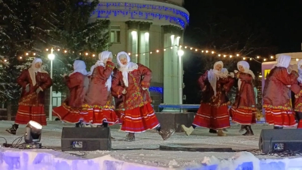 Изображение - Вчера на пл. Ленина прошёл яркий и незабываемый праздник — встреча старого Нового года! 🎪✨